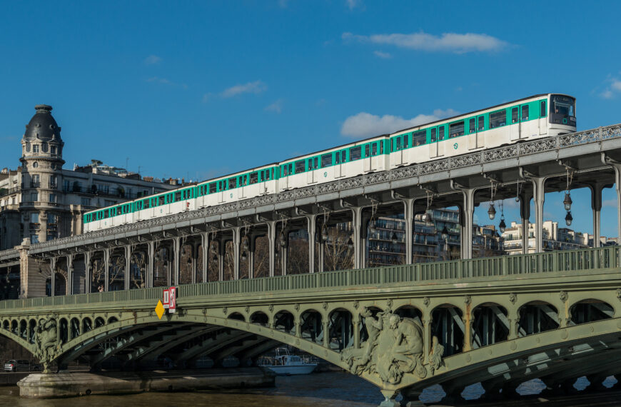 metro paris line 6 bir-hakeim